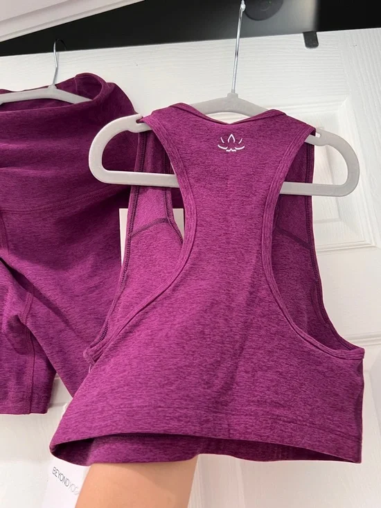 New M SET Beyond Yoga  Deep Berry Sports Bra and Shorts Set - Picture 9 of 11